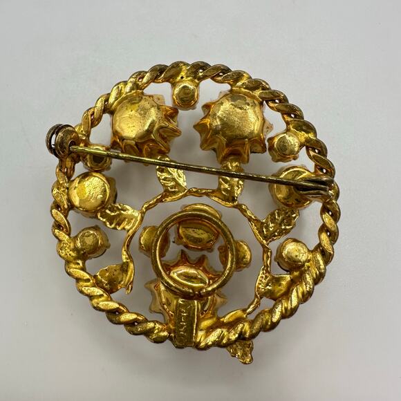 Austria 1950s gold tone aurora borealis AB clear rhinestones faux pearls brooch - Picture 5 of 7